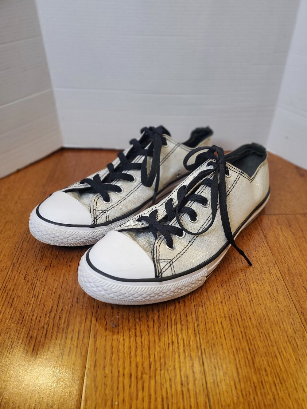 Converse Junior Kids Metallic Silver Low-Top Lace-Up Sneakers Sz Kids/Jr 5.5